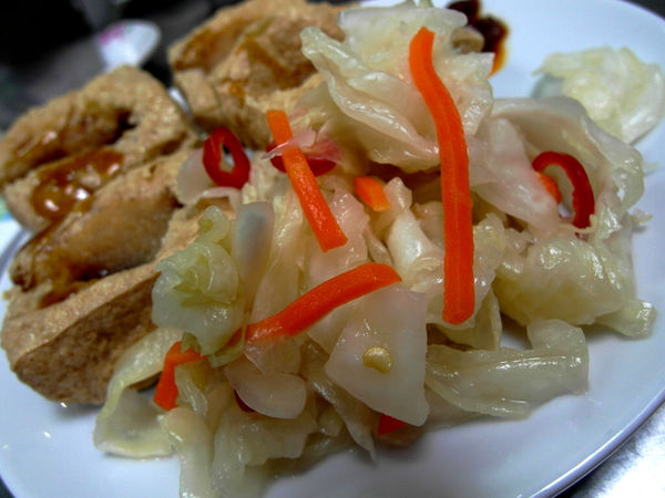 盛記臭豆腐:邀約【六張犁】盛記臭豆腐。名不虛傳的脆皮臭豆腐