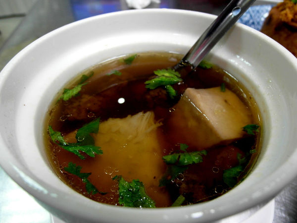 盛記臭豆腐:邀約【六張犁】盛記臭豆腐。名不虛傳的脆皮臭豆腐