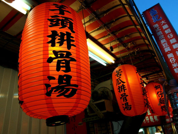 盛記臭豆腐:邀約【六張犁】盛記臭豆腐。名不虛傳的脆皮臭豆腐