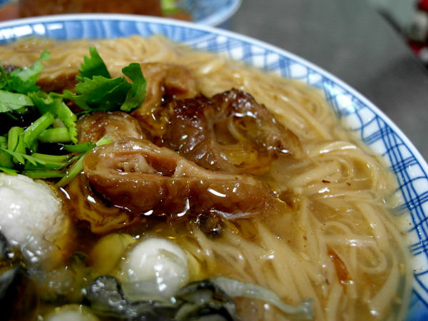 盛記臭豆腐:邀約【六張犁】盛記臭豆腐。名不虛傳的脆皮臭豆腐