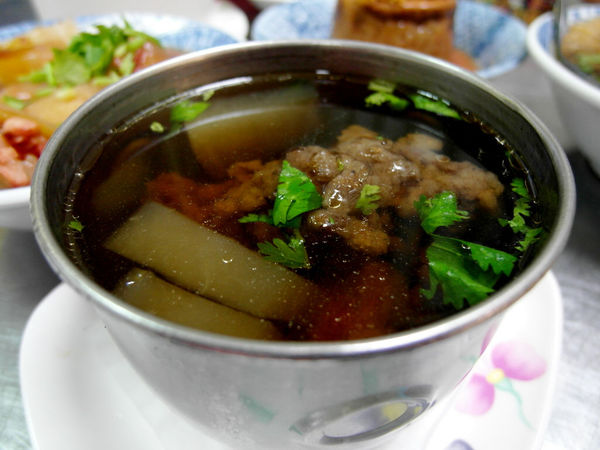 盛記臭豆腐:邀約【六張犁】盛記臭豆腐。名不虛傳的脆皮臭豆腐