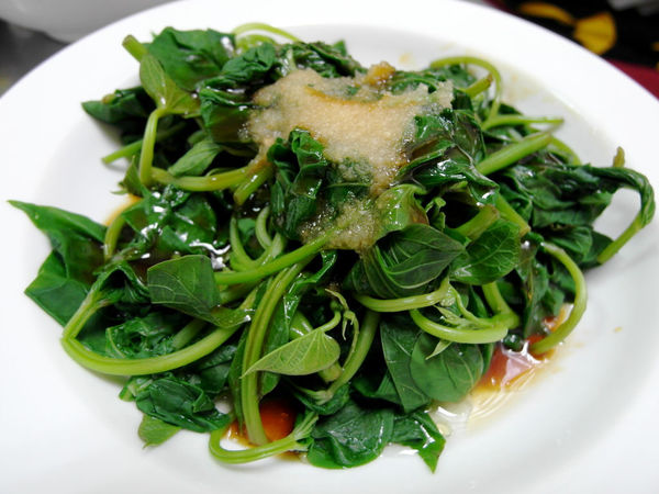 盛記臭豆腐:邀約【六張犁】盛記臭豆腐。名不虛傳的脆皮臭豆腐