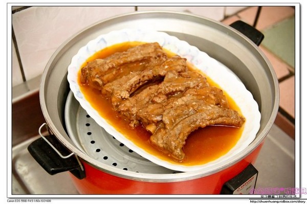 海味街年菜:【宅配年菜推薦】☼老協珍海味街年菜 ☼烏參牛腩煲、無錫子排、櫻花蝦米糕平價美味年菜,加熱就能吃,非常方便♥♥