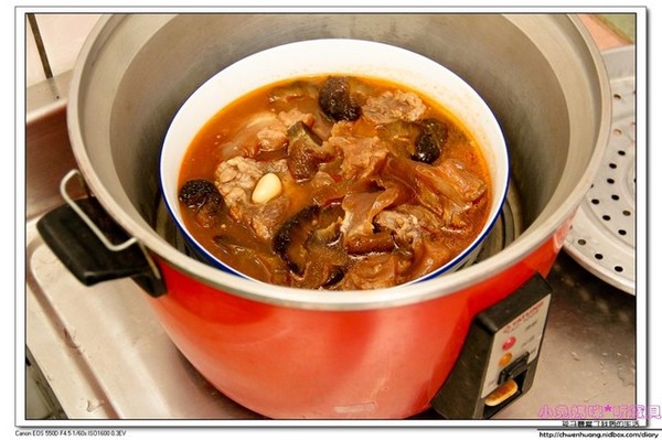 海味街年菜:【宅配年菜推薦】☼老協珍海味街年菜 ☼烏參牛腩煲、無錫子排、櫻花蝦米糕平價美味年菜,加熱就能吃,非常方便♥♥