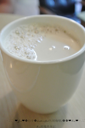 Double Coffee 大坡咖啡屋：【食記】oO。o○。台中　大屯區　Double Coffee 大坡咖啡屋　大亨堡縮小版，雞蛋糕裡包小香腸，新吃法！oO。o○。　