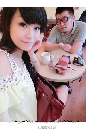 Double Coffee 大坡咖啡屋：【食記】oO。o○。台中　大屯區　Double Coffee 大坡咖啡屋　大亨堡縮小版，雞蛋糕裡包小香腸，新吃法！oO。o○。　