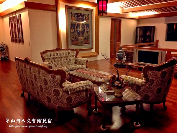 冬山河人文會館:【宜蘭冬山河/住宿推薦】古董傢俱古色古香,幽雅閑靜渡假好地方 ✿✿ 冬山河人文會館民宿 ✿✿ (附早餐, 停車場)