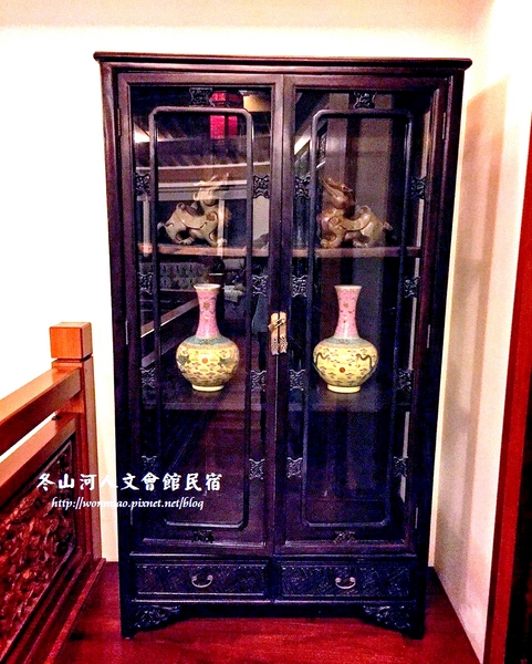 冬山河人文會館:【宜蘭冬山河/住宿推薦】古董傢俱古色古香,幽雅閑靜渡假好地方 ✿✿ 冬山河人文會館民宿 ✿✿ (附早餐, 停車場)