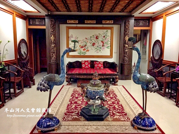 冬山河人文會館:【宜蘭冬山河/住宿推薦】古董傢俱古色古香,幽雅閑靜渡假好地方 ✿✿ 冬山河人文會館民宿 ✿✿ (附早餐, 停車場)