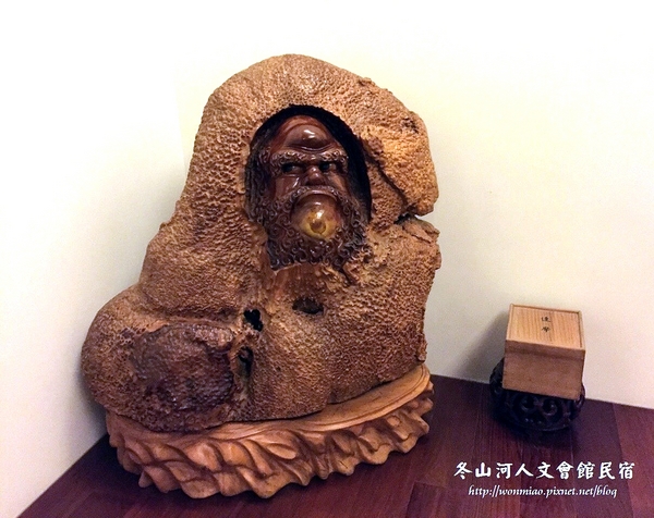 冬山河人文會館:【宜蘭冬山河/住宿推薦】古董傢俱古色古香,幽雅閑靜渡假好地方 ✿✿ 冬山河人文會館民宿 ✿✿ (附早餐, 停車場)