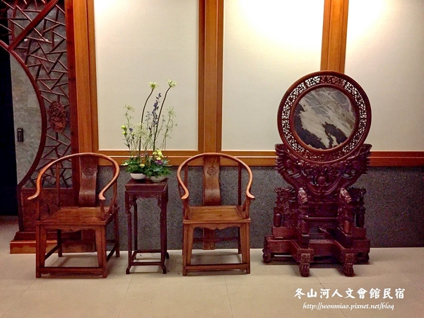 冬山河人文會館:【宜蘭冬山河/住宿推薦】古董傢俱古色古香,幽雅閑靜渡假好地方 ✿✿ 冬山河人文會館民宿 ✿✿ (附早餐, 停車場)