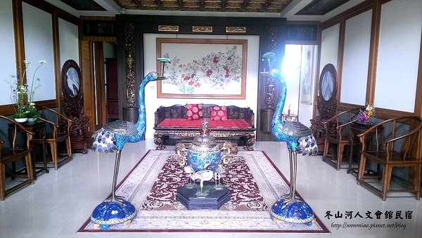 冬山河人文會館:【宜蘭冬山河/住宿推薦】古董傢俱古色古香,幽雅閑靜渡假好地方 ✿✿ 冬山河人文會館民宿 ✿✿ (附早餐, 停車場)