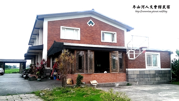 冬山河人文會館:【宜蘭冬山河/住宿推薦】古董傢俱古色古香,幽雅閑靜渡假好地方 ✿✿ 冬山河人文會館民宿 ✿✿ (附早餐, 停車場)