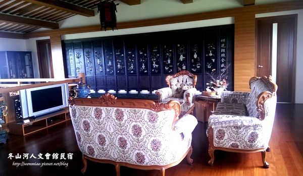 冬山河人文會館:【宜蘭冬山河/住宿推薦】古董傢俱古色古香,幽雅閑靜渡假好地方 ✿✿ 冬山河人文會館民宿 ✿✿ (附早餐, 停車場)