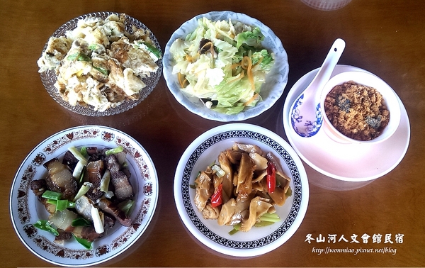 冬山河人文會館:【宜蘭冬山河/住宿推薦】古董傢俱古色古香,幽雅閑靜渡假好地方 ✿✿ 冬山河人文會館民宿 ✿✿ (附早餐, 停車場)