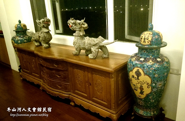 冬山河人文會館:【宜蘭冬山河/住宿推薦】古董傢俱古色古香,幽雅閑靜渡假好地方 ✿✿ 冬山河人文會館民宿 ✿✿ (附早餐, 停車場)