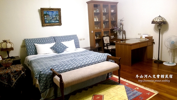 冬山河人文會館:【宜蘭冬山河/住宿推薦】古董傢俱古色古香,幽雅閑靜渡假好地方 ✿✿ 冬山河人文會館民宿 ✿✿ (附早餐, 停車場)