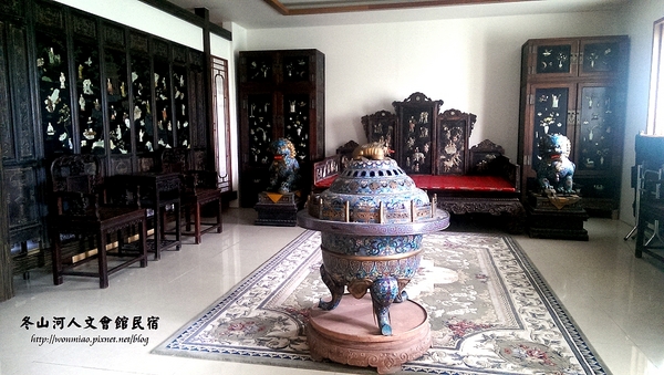 冬山河人文會館:【宜蘭冬山河/住宿推薦】古董傢俱古色古香,幽雅閑靜渡假好地方 ✿✿ 冬山河人文會館民宿 ✿✿ (附早餐, 停車場)