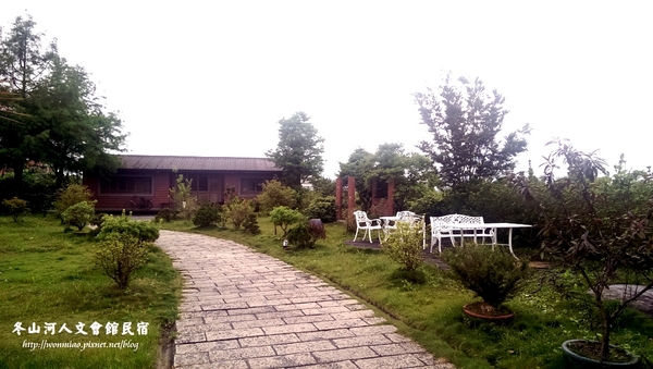冬山河人文會館:【宜蘭冬山河/住宿推薦】古董傢俱古色古香,幽雅閑靜渡假好地方 ✿✿ 冬山河人文會館民宿 ✿✿ (附早餐, 停車場)