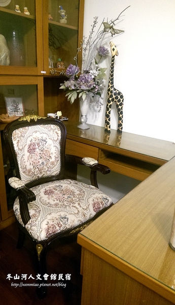 冬山河人文會館:【宜蘭冬山河/住宿推薦】古董傢俱古色古香,幽雅閑靜渡假好地方 ✿✿ 冬山河人文會館民宿 ✿✿ (附早餐, 停車場)