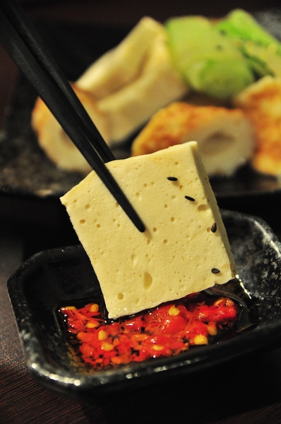 御佃丸手作煮物：【高雄】河堤社區旁的龍貓fu黑輪攤．御佃丸．桑尼瘦不了