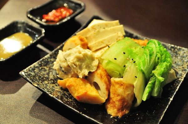 御佃丸手作煮物：【高雄】河堤社區旁的龍貓fu黑輪攤．御佃丸．桑尼瘦不了