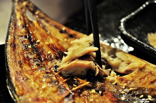 御佃丸手作煮物：【高雄】河堤社區旁的龍貓fu黑輪攤．御佃丸．桑尼瘦不了