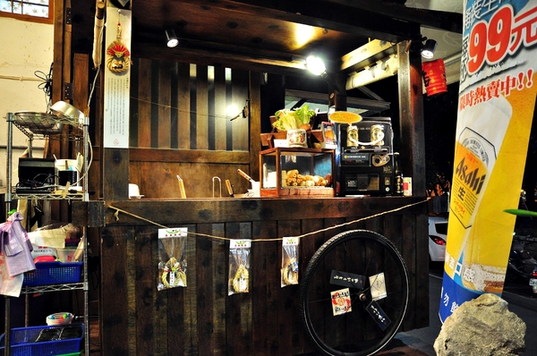 御佃丸手作煮物：【高雄】河堤社區旁的龍貓fu黑輪攤．御佃丸．桑尼瘦不了