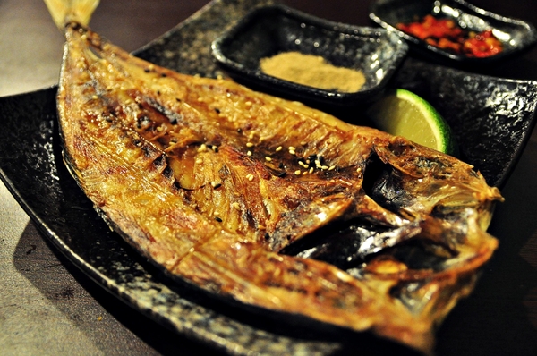 御佃丸手作煮物：【高雄】河堤社區旁的龍貓fu黑輪攤．御佃丸．桑尼瘦不了