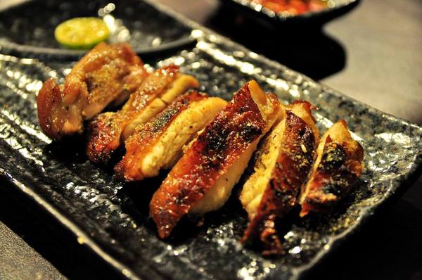 御佃丸手作煮物：【高雄】河堤社區旁的龍貓fu黑輪攤．御佃丸．桑尼瘦不了