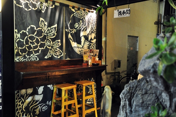 御佃丸手作煮物：【高雄】河堤社區旁的龍貓fu黑輪攤．御佃丸．桑尼瘦不了