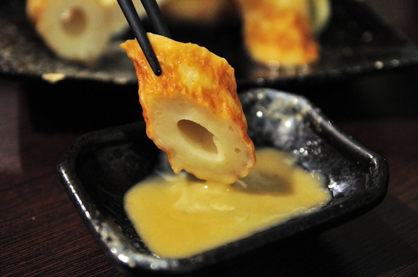 御佃丸手作煮物：【高雄】河堤社區旁的龍貓fu黑輪攤．御佃丸．桑尼瘦不了