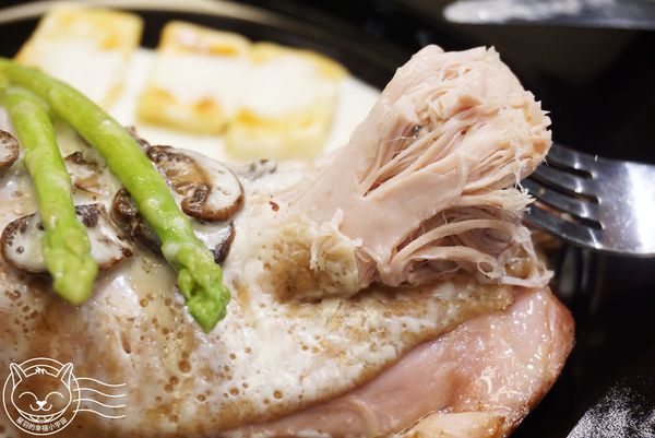 LE PASSAGE法國料理：【星羽愛美食-台中】日本帥主廚烹調精緻法國料理，媲美菲力口感的超美味鴨胸，一生至少要品嘗一次!!~LE PASSAGE。