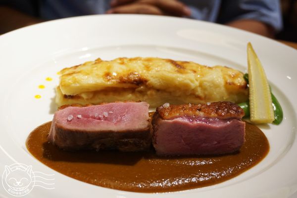 LE PASSAGE法國料理：【星羽愛美食-台中】日本帥主廚烹調精緻法國料理，媲美菲力口感的超美味鴨胸，一生至少要品嘗一次!!~LE PASSAGE。