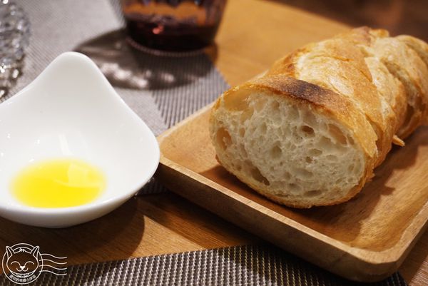 LE PASSAGE法國料理：【星羽愛美食-台中】日本帥主廚烹調精緻法國料理，媲美菲力口感的超美味鴨胸，一生至少要品嘗一次!!~LE PASSAGE。