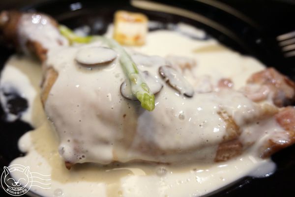 LE PASSAGE法國料理：【星羽愛美食-台中】日本帥主廚烹調精緻法國料理，媲美菲力口感的超美味鴨胸，一生至少要品嘗一次!!~LE PASSAGE。