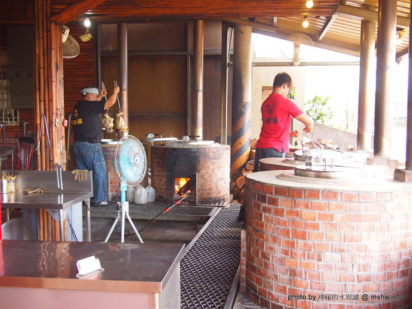 阿東窯烤雞(竹東店):【食記】新竹阿東窯烤雞@芎林 : 竹東也有好吃的台灣古早味,汁爆多的風城放山雞!