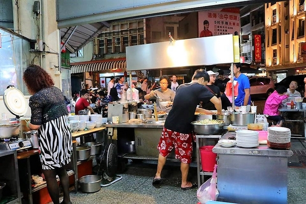 黑松趩仔麵：【彰化食記】彰化鹿港第一市場~黑松趩仔麵排隊在地古早味銅板美食