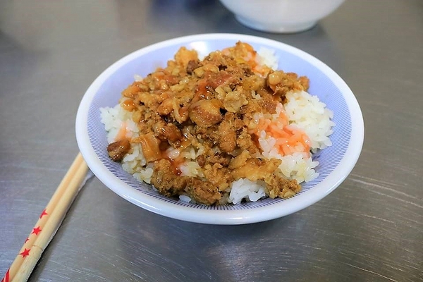 黑松趩仔麵：【彰化食記】彰化鹿港第一市場~黑松趩仔麵排隊在地古早味銅板美食