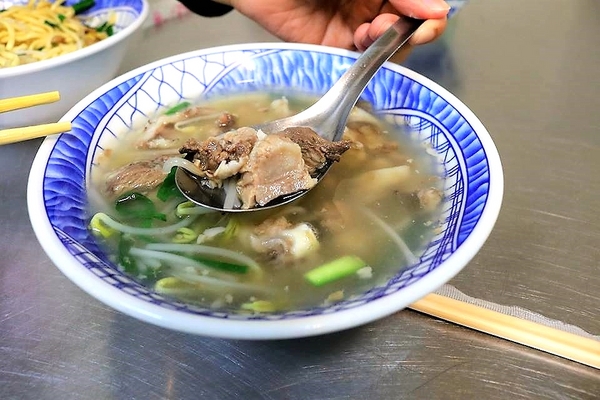 黑松趩仔麵：【彰化食記】彰化鹿港第一市場~黑松趩仔麵排隊在地古早味銅板美食