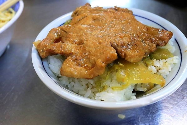 黑松趩仔麵：【彰化食記】彰化鹿港第一市場~黑松趩仔麵排隊在地古早味銅板美食