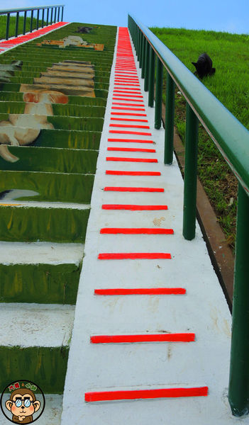 蘆洲環河大道(永樂街口)彩繪狗階梯：作伙來企投【新北三重蘆洲･永福一家人 V.S 彩繪狗階梯】夯景點打卡去