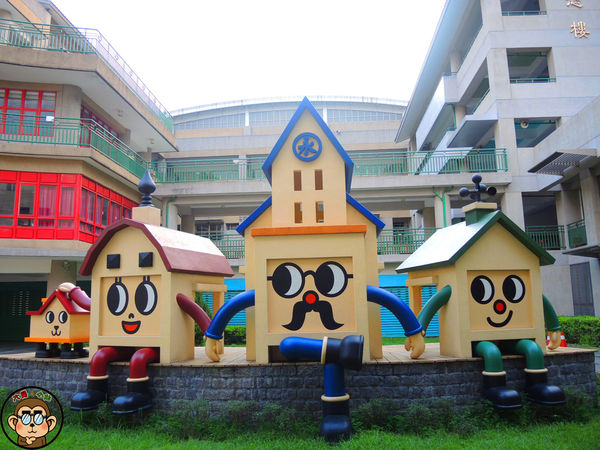 蘆洲環河大道(永樂街口)彩繪狗階梯：作伙來企投【新北三重蘆洲･永福一家人 V.S 彩繪狗階梯】夯景點打卡去