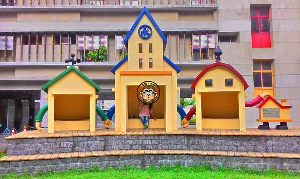 蘆洲環河大道(永樂街口)彩繪狗階梯：作伙來企投【新北三重蘆洲･永福一家人 V.S 彩繪狗階梯】夯景點打卡去