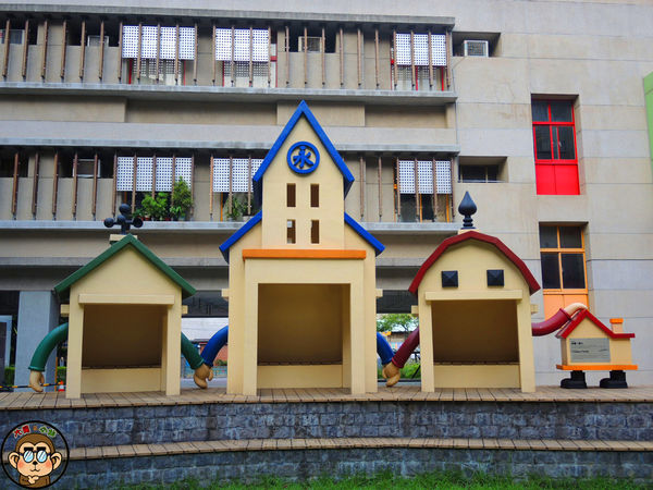 蘆洲環河大道(永樂街口)彩繪狗階梯：作伙來企投【新北三重蘆洲･永福一家人 V.S 彩繪狗階梯】夯景點打卡去