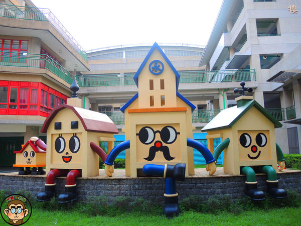 蘆洲環河大道(永樂街口)彩繪狗階梯：作伙來企投【新北三重蘆洲･永福一家人 V.S 彩繪狗階梯】夯景點打卡去