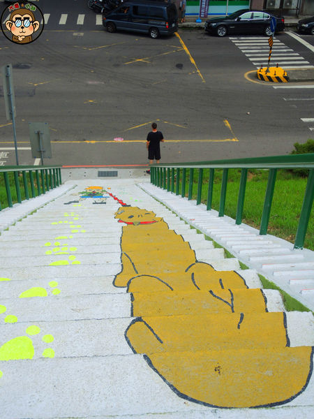 蘆洲環河大道(永樂街口)彩繪狗階梯：作伙來企投【新北三重蘆洲･永福一家人 V.S 彩繪狗階梯】夯景點打卡去