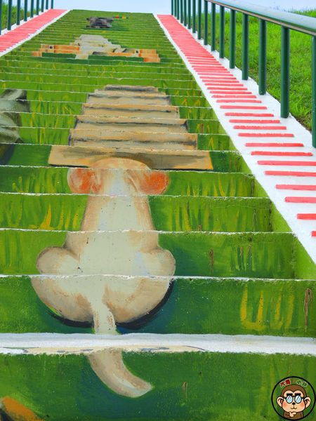 蘆洲環河大道(永樂街口)彩繪狗階梯：作伙來企投【新北三重蘆洲･永福一家人 V.S 彩繪狗階梯】夯景點打卡去
