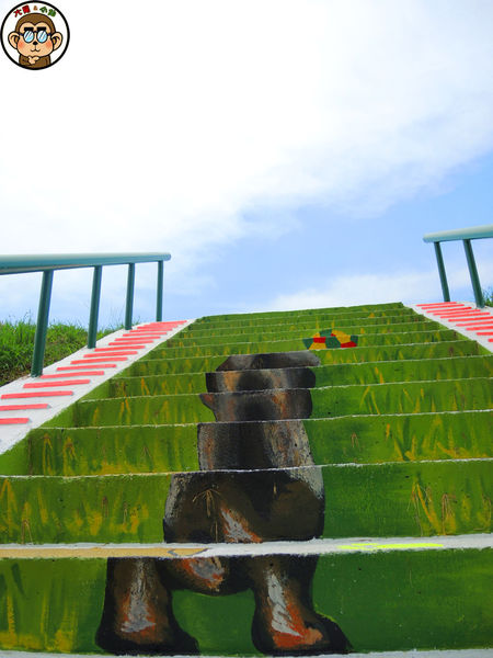 蘆洲環河大道(永樂街口)彩繪狗階梯：作伙來企投【新北三重蘆洲･永福一家人 V.S 彩繪狗階梯】夯景點打卡去