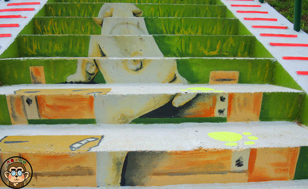 蘆洲環河大道(永樂街口)彩繪狗階梯：作伙來企投【新北三重蘆洲･永福一家人 V.S 彩繪狗階梯】夯景點打卡去